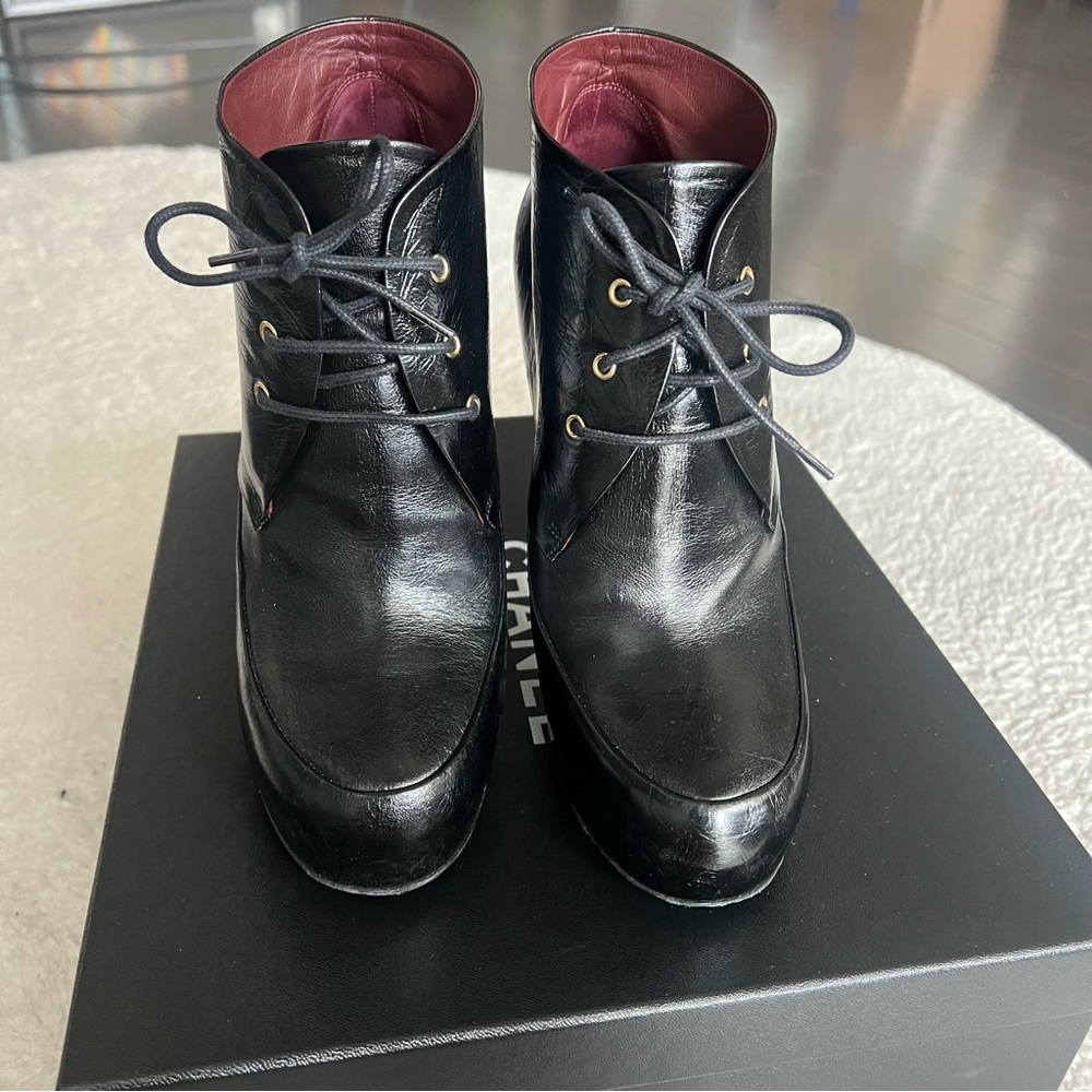 CHANEL Lacets Black Leather Lace Up Round Toe Ankle Boots - SIZE 39.5 - Picture 11 of 13